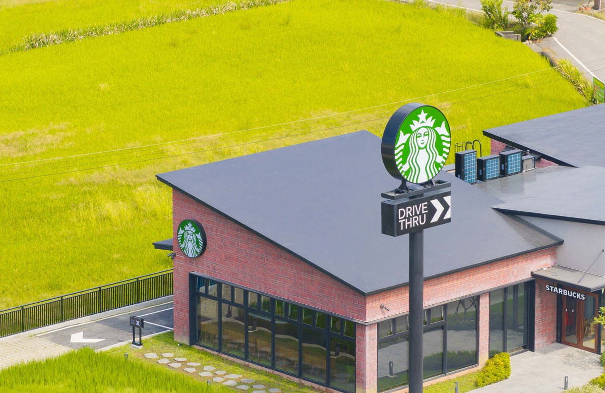 星巴克咖啡買一送一！開工、外送優惠包，衝新門市打卡「女神稻田彩繪」