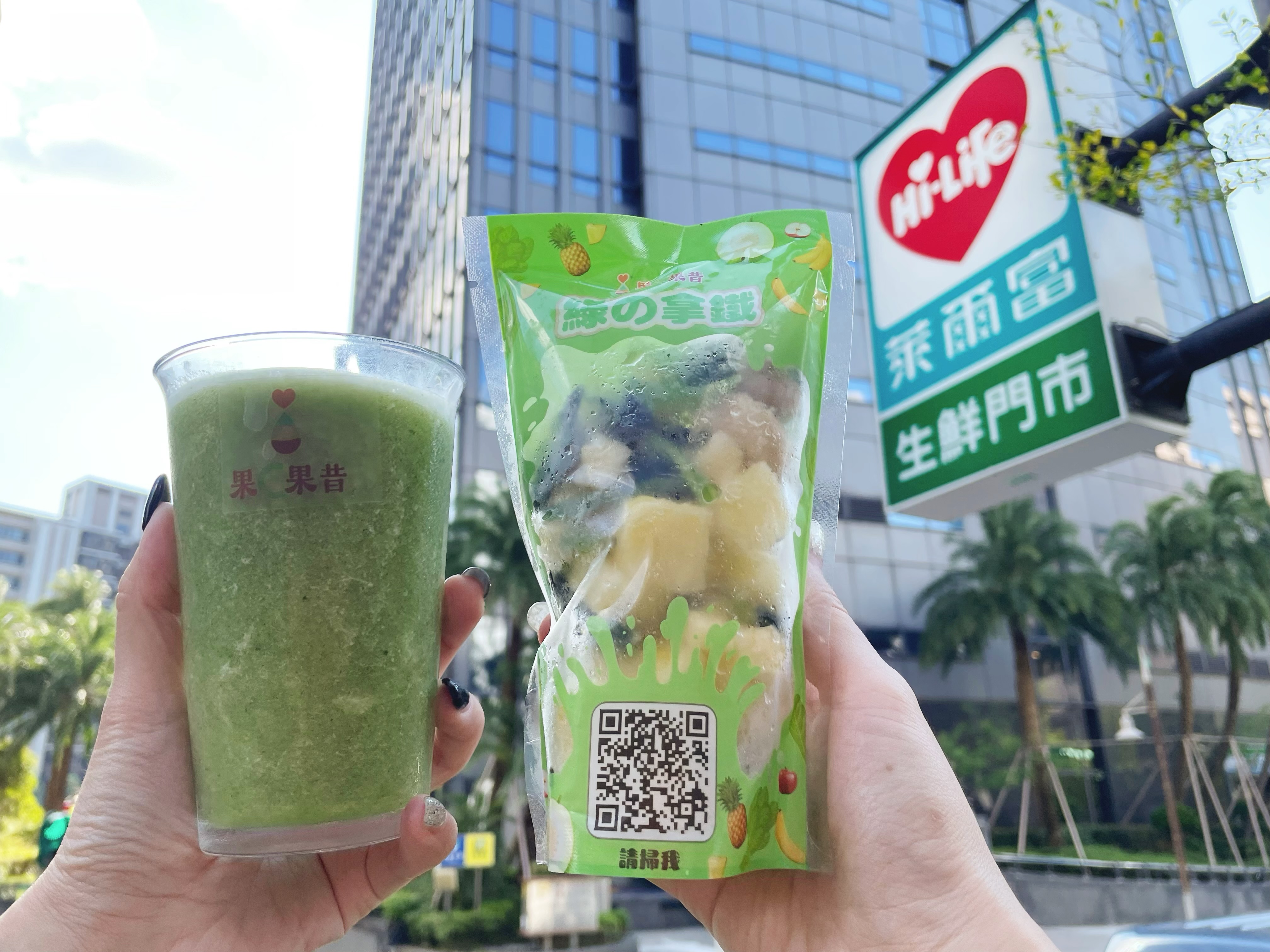 全家「霜淇淋加油棒」太Q!黃、白2色可愛應援,連3天霜淇淋買一送一開吃 全家「霜淇淋加油棒」太Q!黃、白2色可愛應援,連3天霜淇淋買一送一開吃