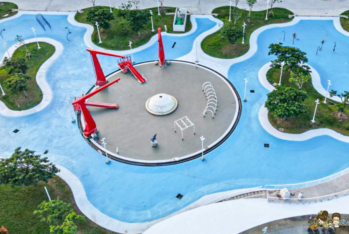 高雄最大免費水樂園回歸!星光水岸公園重新開放,嗨玩氣墊樂園、逛美食市集 高雄最大免費水樂園回歸!星光水岸公園重新開放,嗨玩氣墊樂園、逛美食市集