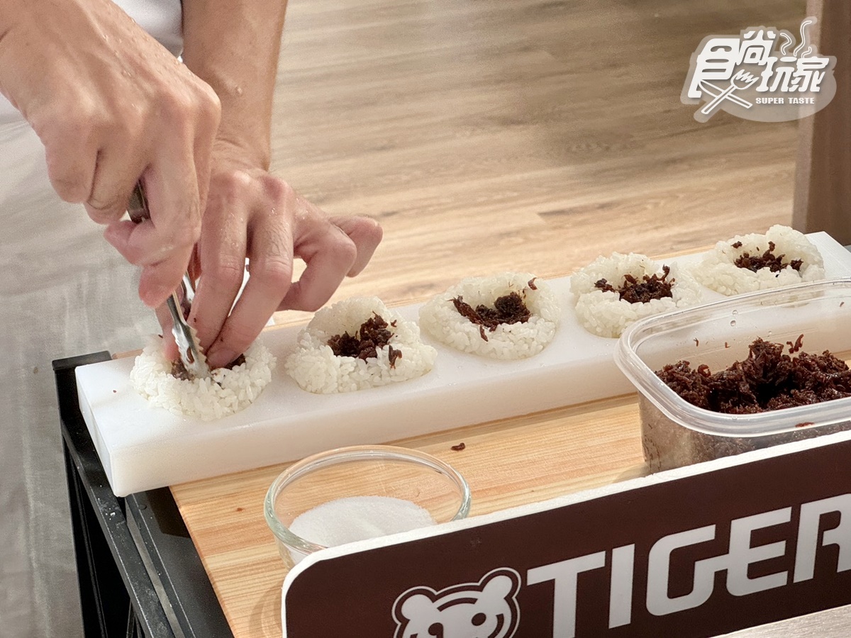 東京最古老飯糰店免費吃!「淺草宿六飯糰」快閃台灣7天,獨家爽嗑和牛飯糰 東京最古老飯糰店免費吃!「淺草宿六飯糰」快閃台灣7天,獨家爽嗑和牛飯糰