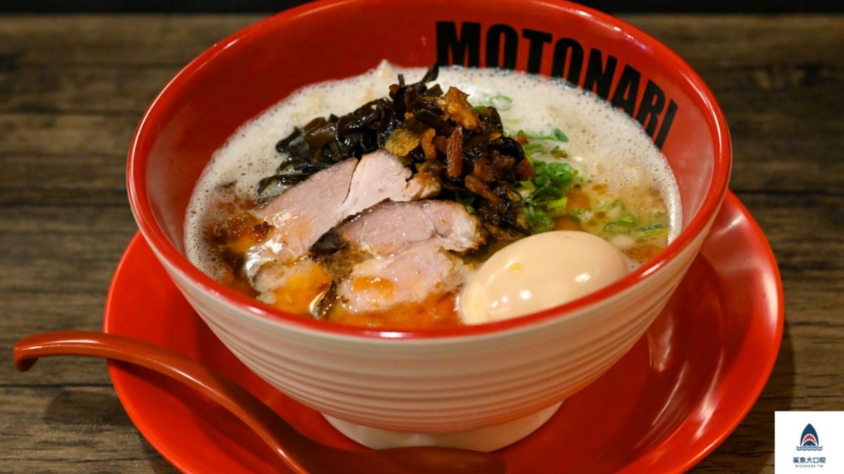 赤豚骨就是豚骨拉麵加上櫻花蝦油。（圖片來源：鯊魚大口咬）