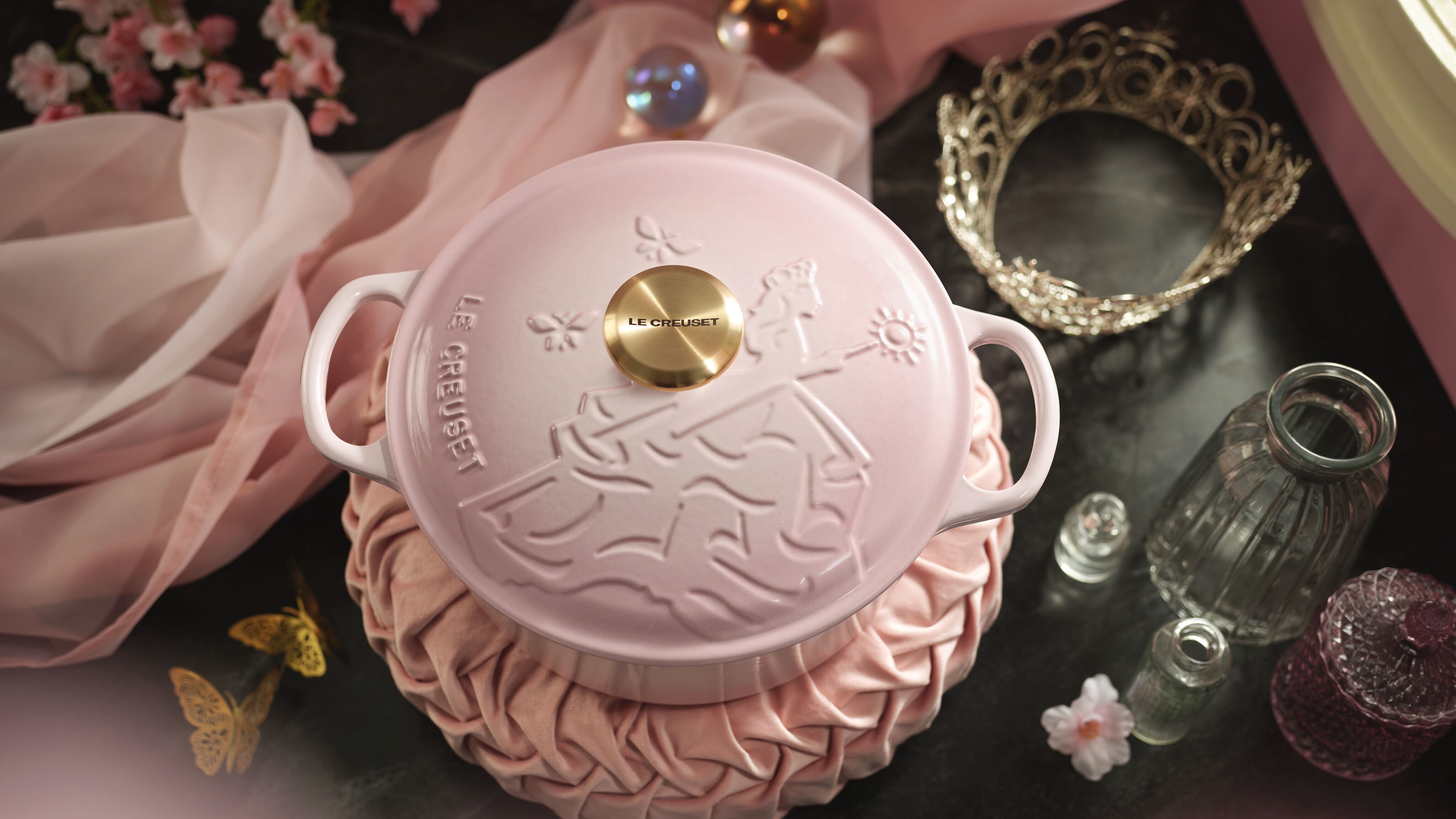 KITTY餐盤55折、史努比餐具買一送一!週年慶開跑,加碼「魔法壞女巫」絕美鍋款 KITTY餐盤55折、史努比餐具買一送一!週年慶開跑,加碼「魔法壞女巫」絕美鍋款