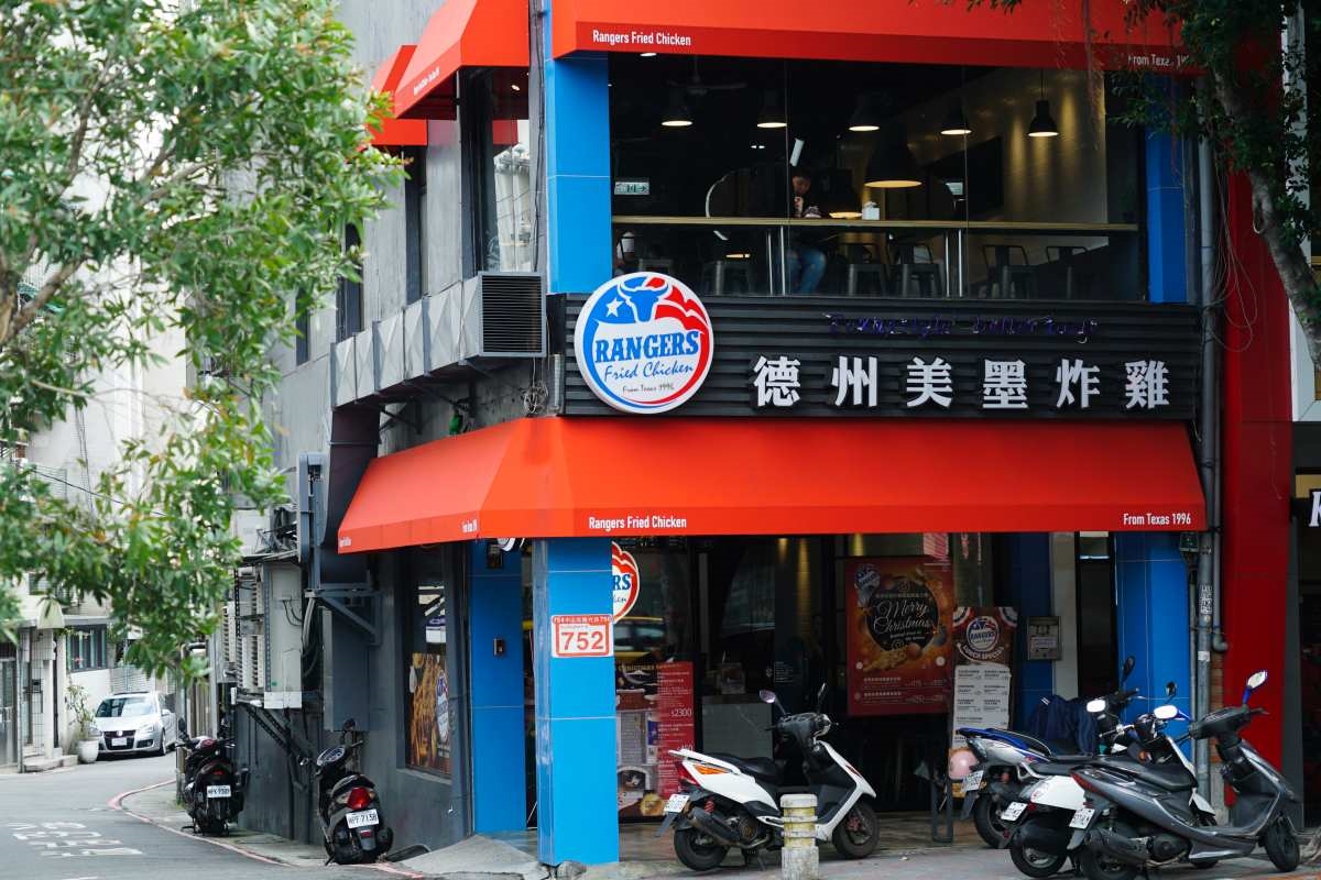 炸雞獨享餐85折!「台北最好吃炸雞」一咬噴汁,還有比臉大巨無霸雞腿堡 炸雞獨享餐85折!「台北最好吃炸雞」一咬噴汁,還有比臉大巨無霸雞腿堡