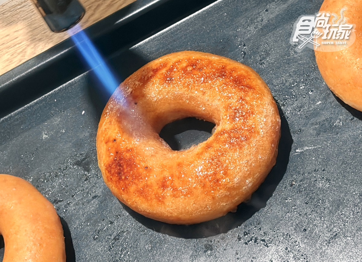 Krispy Kreme烤布蕾甜甜圈回歸!「炙燒焦糖+爆餡卡士達」,加碼吃香檸烤布蕾 Krispy Kreme烤布蕾甜甜圈回歸!「炙燒焦糖+爆餡卡士達」,加碼吃香檸烤布蕾
