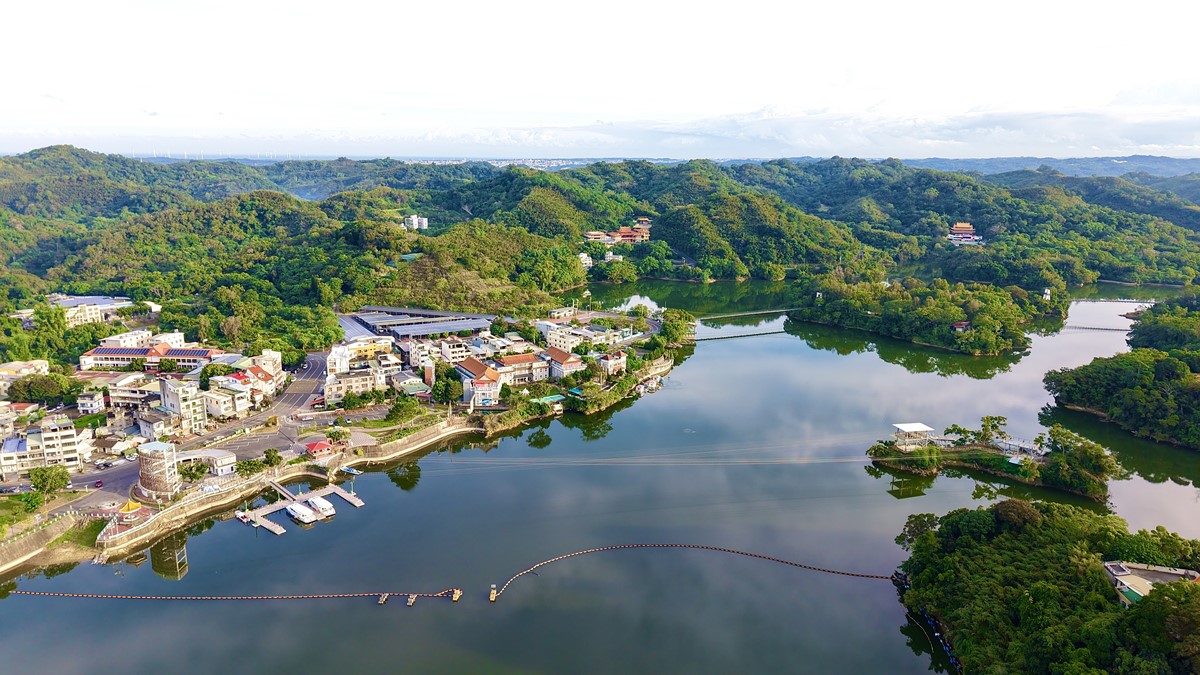 苗栗新景點11月試營運！體驗西部最長「空中飛索」，搭船遊湖、玩空中腳踏車