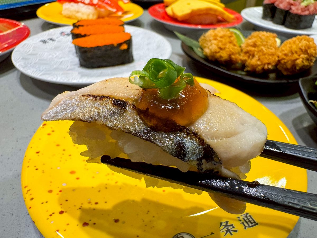 吃壽司再送百元券!10門市推10款「免費送1貫」,焦糖鮭魚、炸牡蠣通通有 吃壽司再送百元券!10門市推10款「免費送1貫」,焦糖鮭魚、炸牡蠣通通有