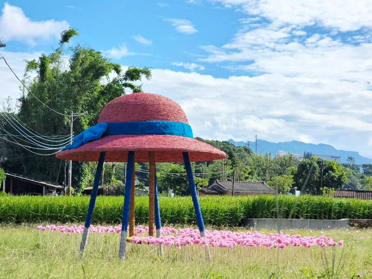 桃園出現彩色帽子花海！傳奇歌后「鳳飛飛」故鄉在這，免費拍７大打卡裝置