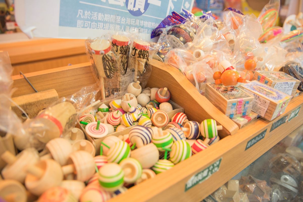 解鎖周邊散步地圖！2025新北歡樂耶誕城推薦順遊：超美新月橋、湳雅夜市