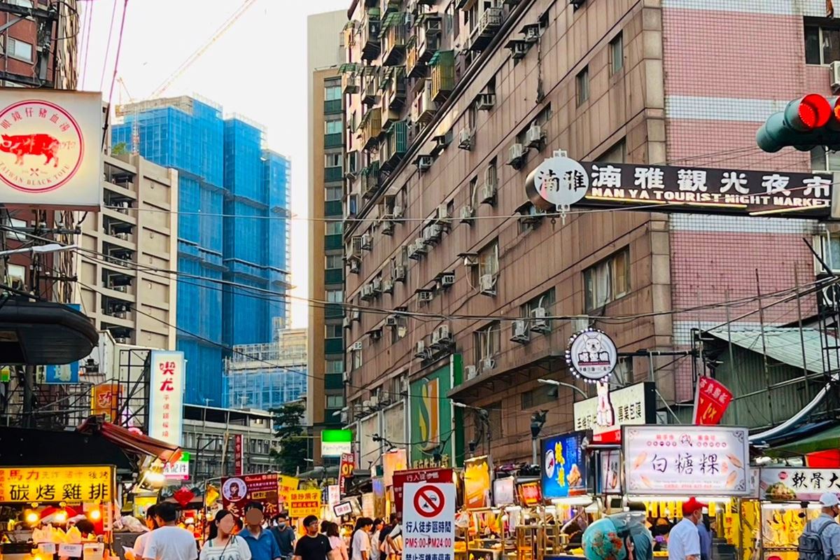 解鎖周邊散步地圖！2025新北歡樂耶誕城推薦順遊：超美新月橋、湳雅夜市