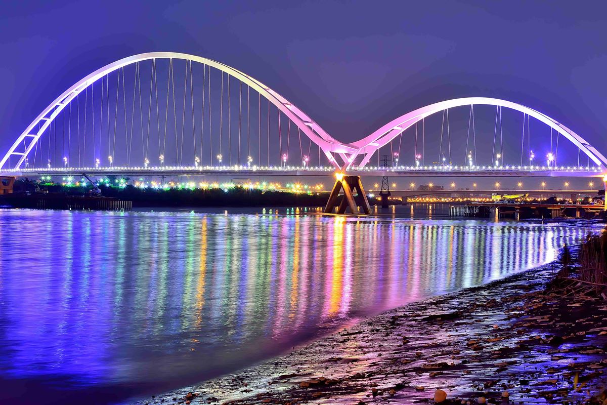 解鎖周邊散步地圖！2025新北歡樂耶誕城推薦順遊：超美新月橋、湳雅夜市