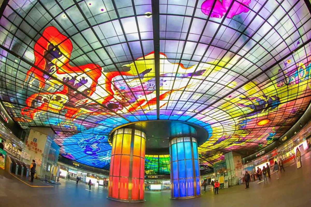 210公分卡比獸出沒！高雄首間「寶可夢明耀之星旗艦店」開幕，天天免費送卡牌