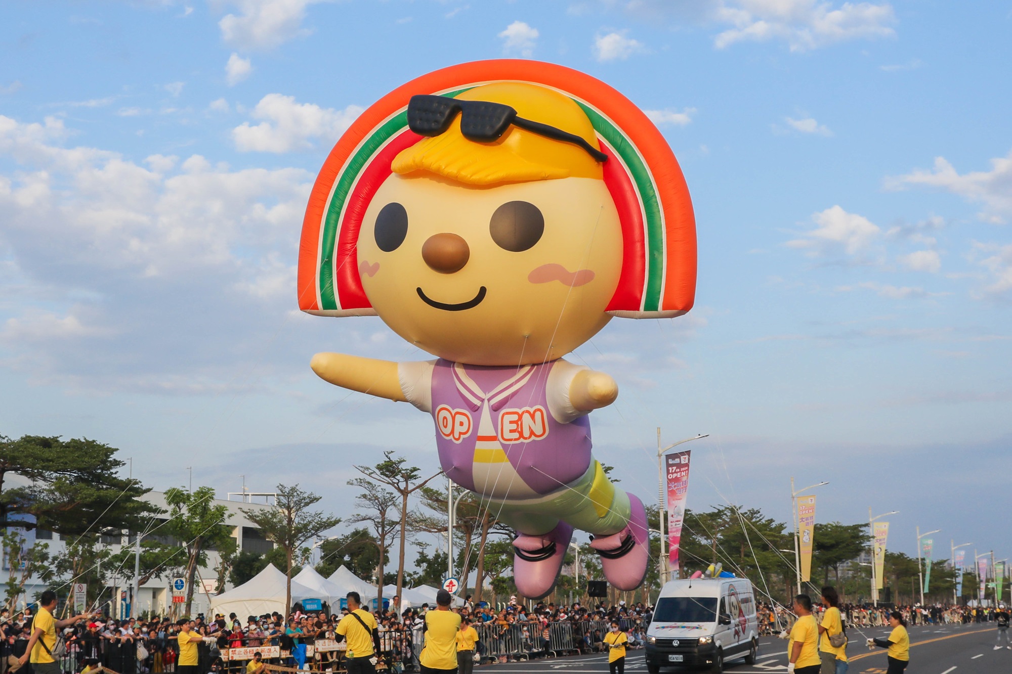 7-11咖啡買11送11！高雄「OPEN!大氣球遊行」回來了，巨大咖波、酷洛米首加入
