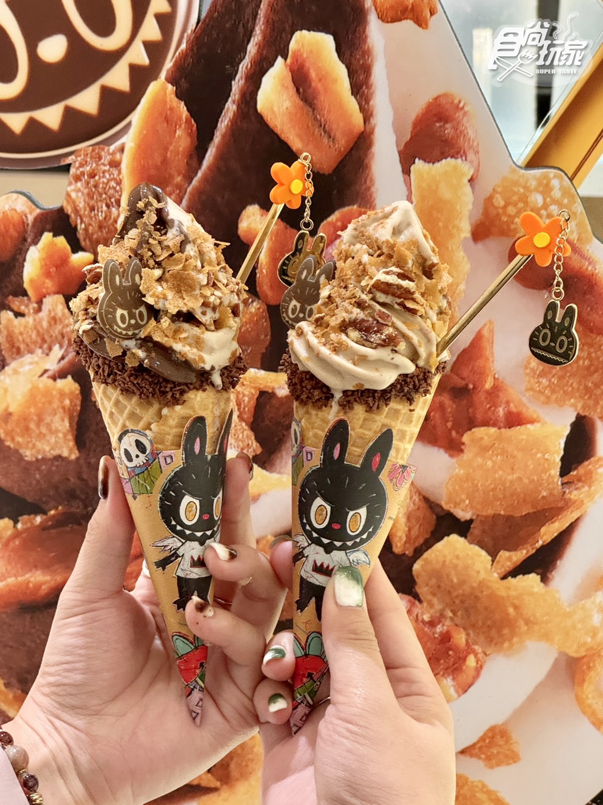 LABUBU霜淇淋送吊飾!「GODIVAxLABUBU」秋季榛果巧克力霜淇淋、熱飲、禮盒 LABUBU霜淇淋送吊飾!「GODIVAxLABUBU」秋季榛果巧克力霜淇淋、熱飲、禮盒