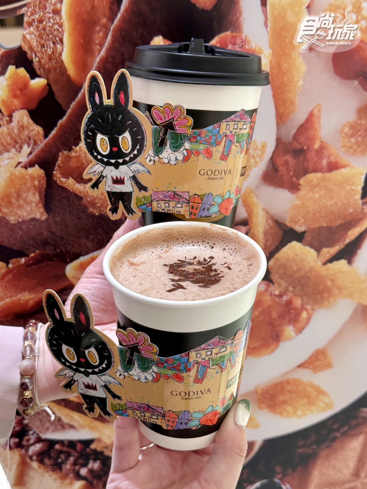 LABUBU霜淇淋送吊飾!「GODIVAxLABUBU」秋季榛果巧克力霜淇淋、熱飲、禮盒 LABUBU霜淇淋送吊飾!「GODIVAxLABUBU」秋季榛果巧克力霜淇淋、熱飲、禮盒