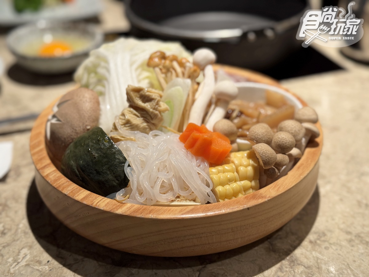 免費玩「流體招財貓」！4.5星「個人壽喜燒」爽嗑A5和牛、龍蝦，小菜無限續