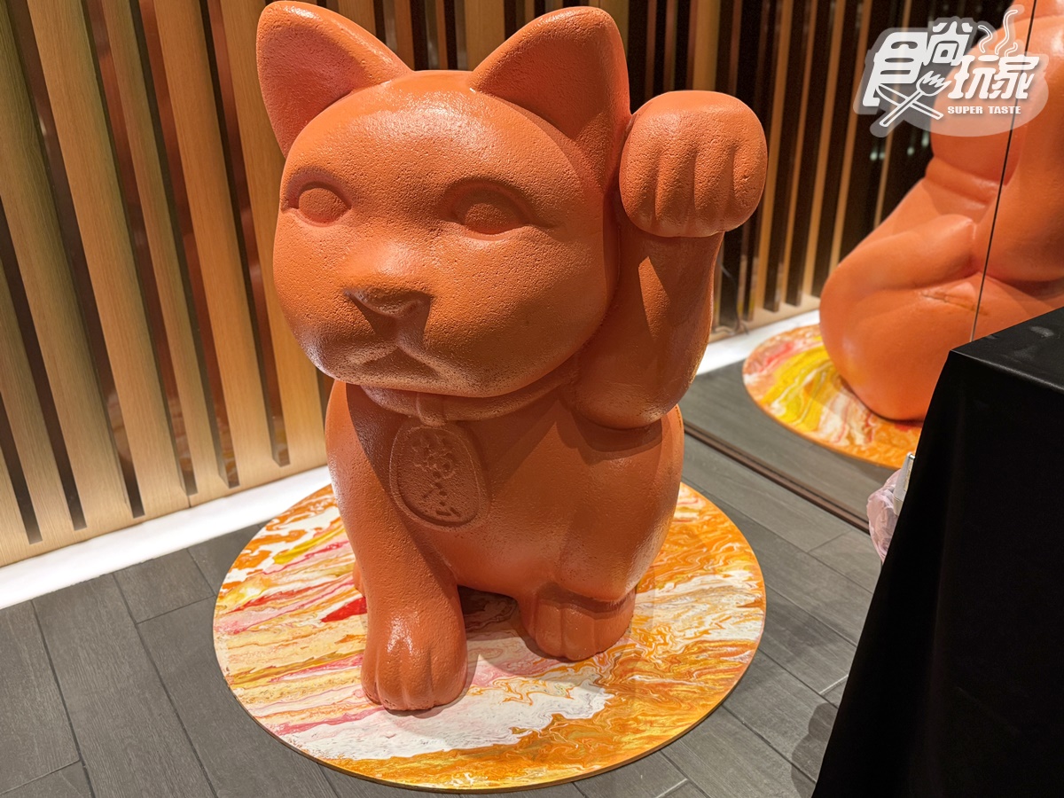 免費玩「流體招財貓」！4.5星「個人壽喜燒」爽嗑A5和牛、龍蝦，小菜無限續