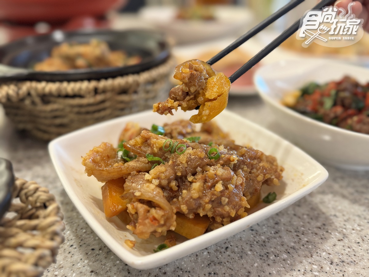 免費送阿KEN甜甜圈!高CP值「炒湘湘」插旗宏匯,必嗑6款、地瓜飯無限續 免費送阿KEN甜甜圈!高CP值「炒湘湘」插旗宏匯,必嗑6款、地瓜飯無限續