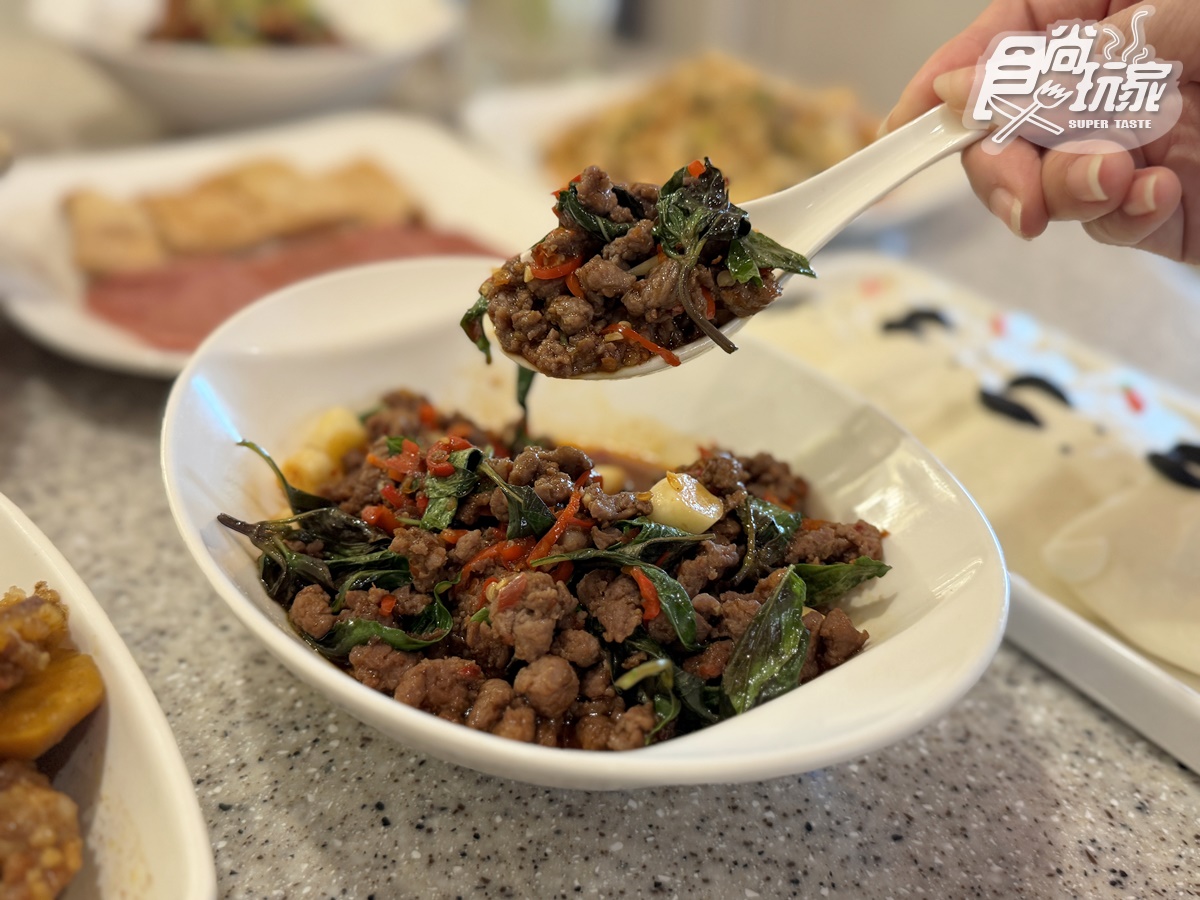 免費送阿KEN甜甜圈!高CP值「炒湘湘」插旗宏匯,必嗑6款、地瓜飯無限續 免費送阿KEN甜甜圈!高CP值「炒湘湘」插旗宏匯,必嗑6款、地瓜飯無限續