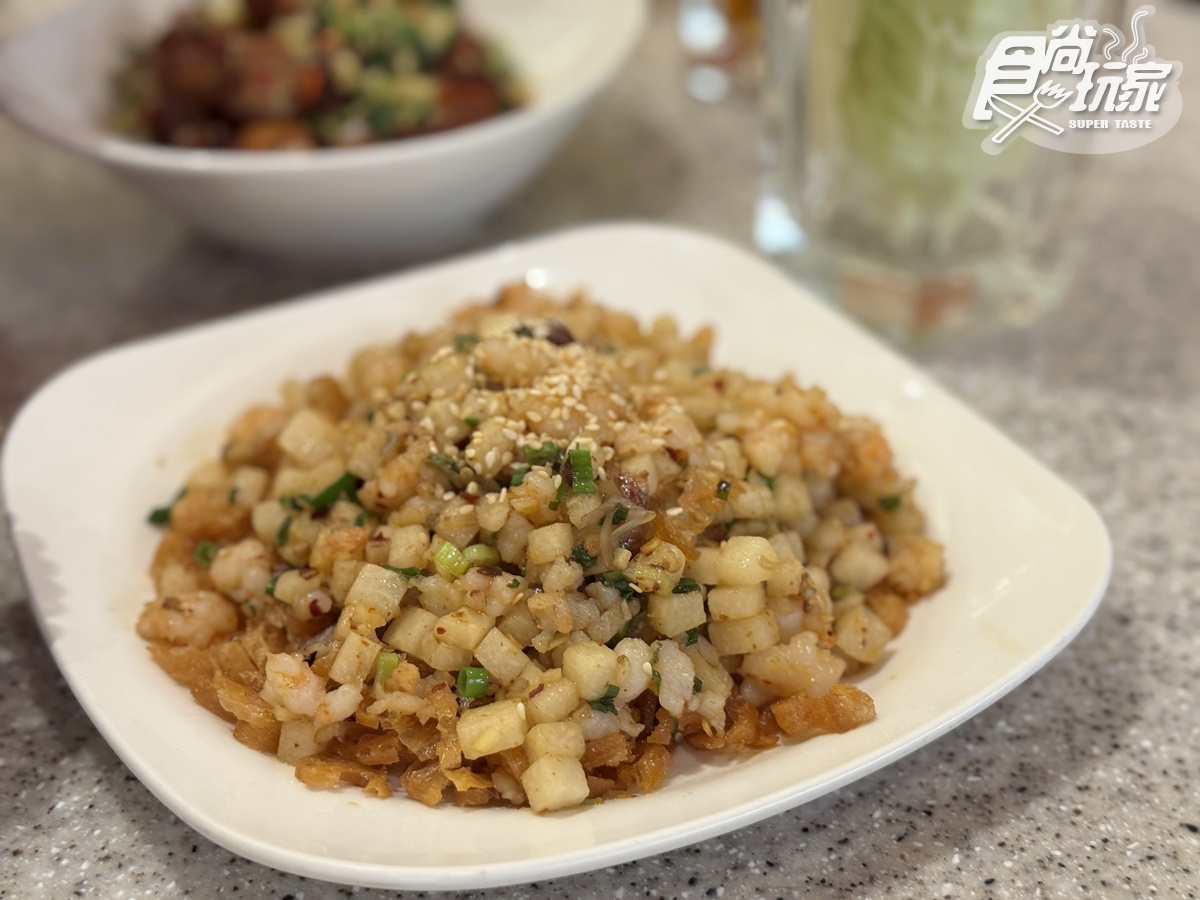 免費送阿KEN甜甜圈!高CP值「炒湘湘」插旗宏匯,必嗑6款、地瓜飯無限續 免費送阿KEN甜甜圈!高CP值「炒湘湘」插旗宏匯,必嗑6款、地瓜飯無限續