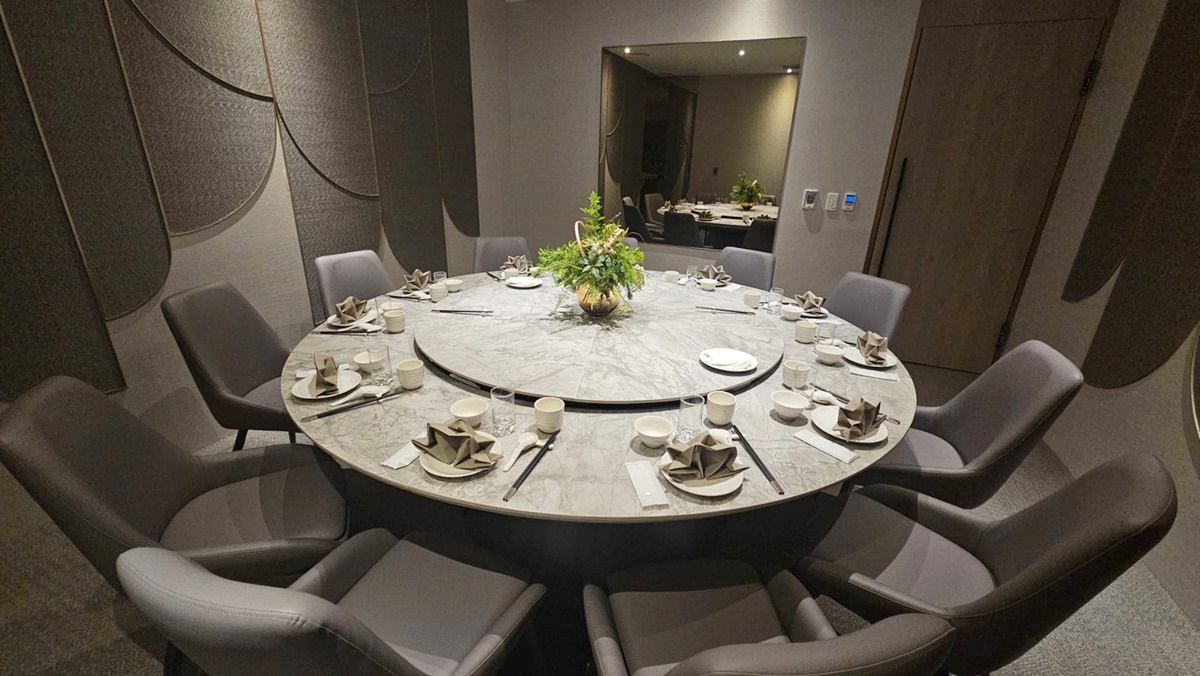 全台第１間「芯聚苑」插旗信義！連10天烤鴨５折，王品「享鴨」免費送冰糖鴨