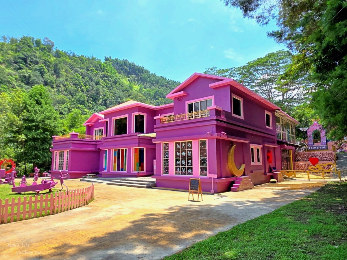 南投「超低調免費景點」重新開放！打卡美拍夢幻粉紅教堂，還有兒童遊戲區