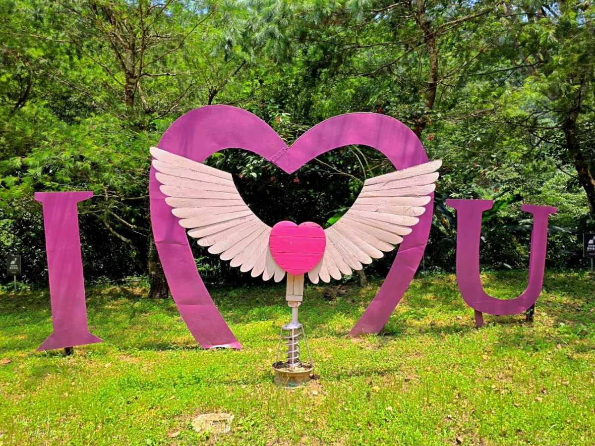 南投「超低調免費景點」重新開放！打卡美拍夢幻粉紅教堂，還有兒童遊戲區