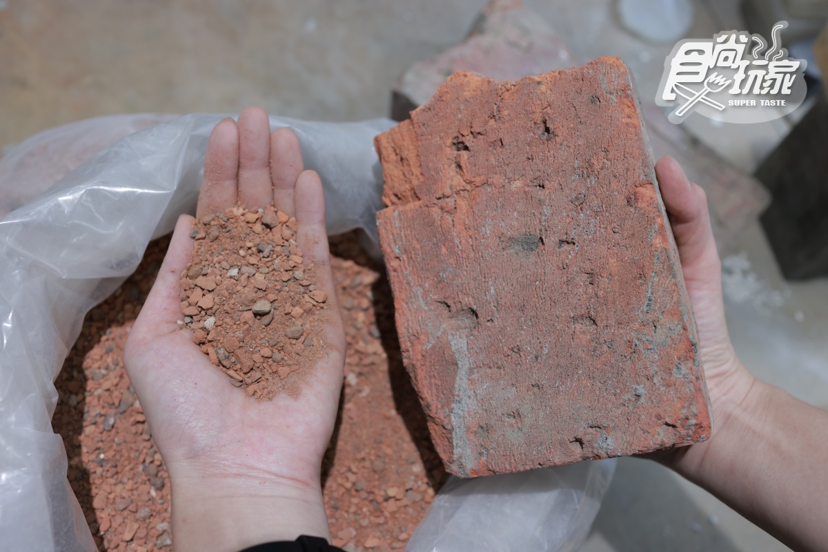 全台首創生態水泥獎盃!「食尚玩家旅宿大賞」3方跨界合作,廢棄紅磚也能變藝術 全台首創生態水泥獎盃!「食尚玩家旅宿大賞」3方跨界合作,廢棄紅磚也能變藝術