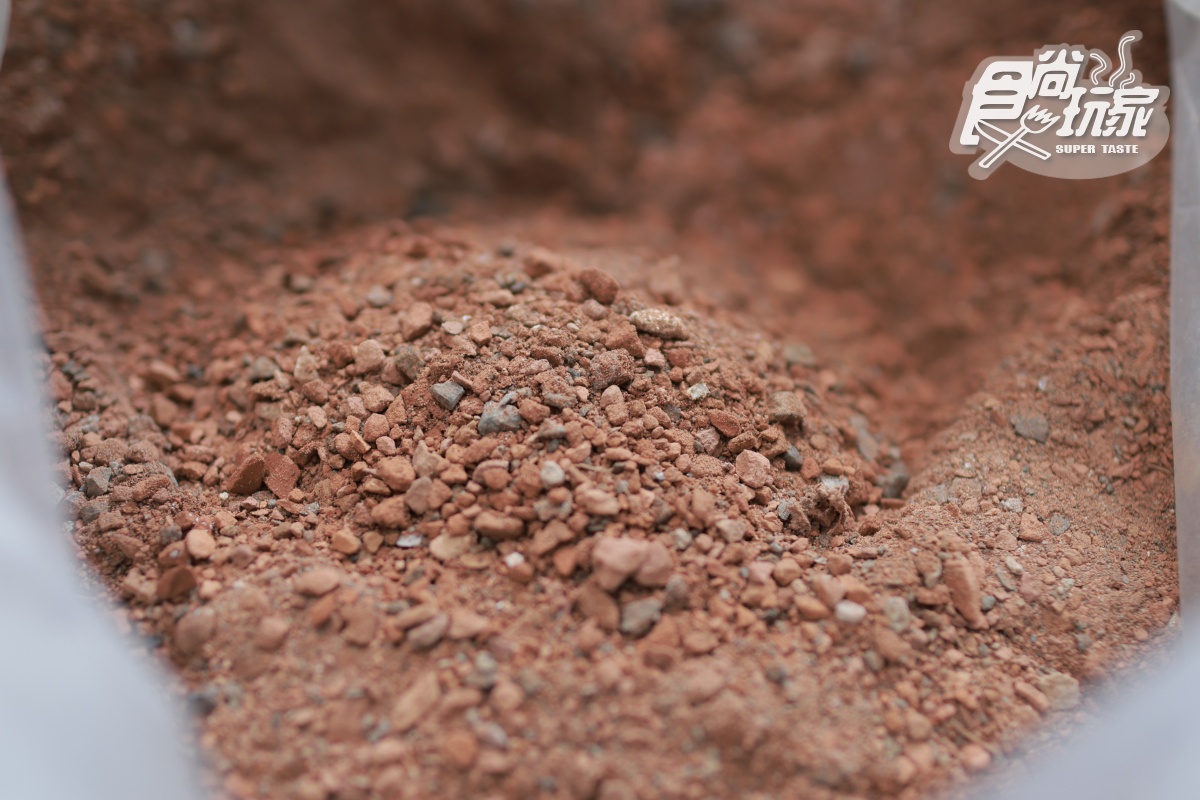 全台首創生態水泥獎盃!「食尚玩家旅宿大賞」3方跨界合作,廢棄紅磚也能變藝術 全台首創生態水泥獎盃!「食尚玩家旅宿大賞」3方跨界合作,廢棄紅磚也能變藝術