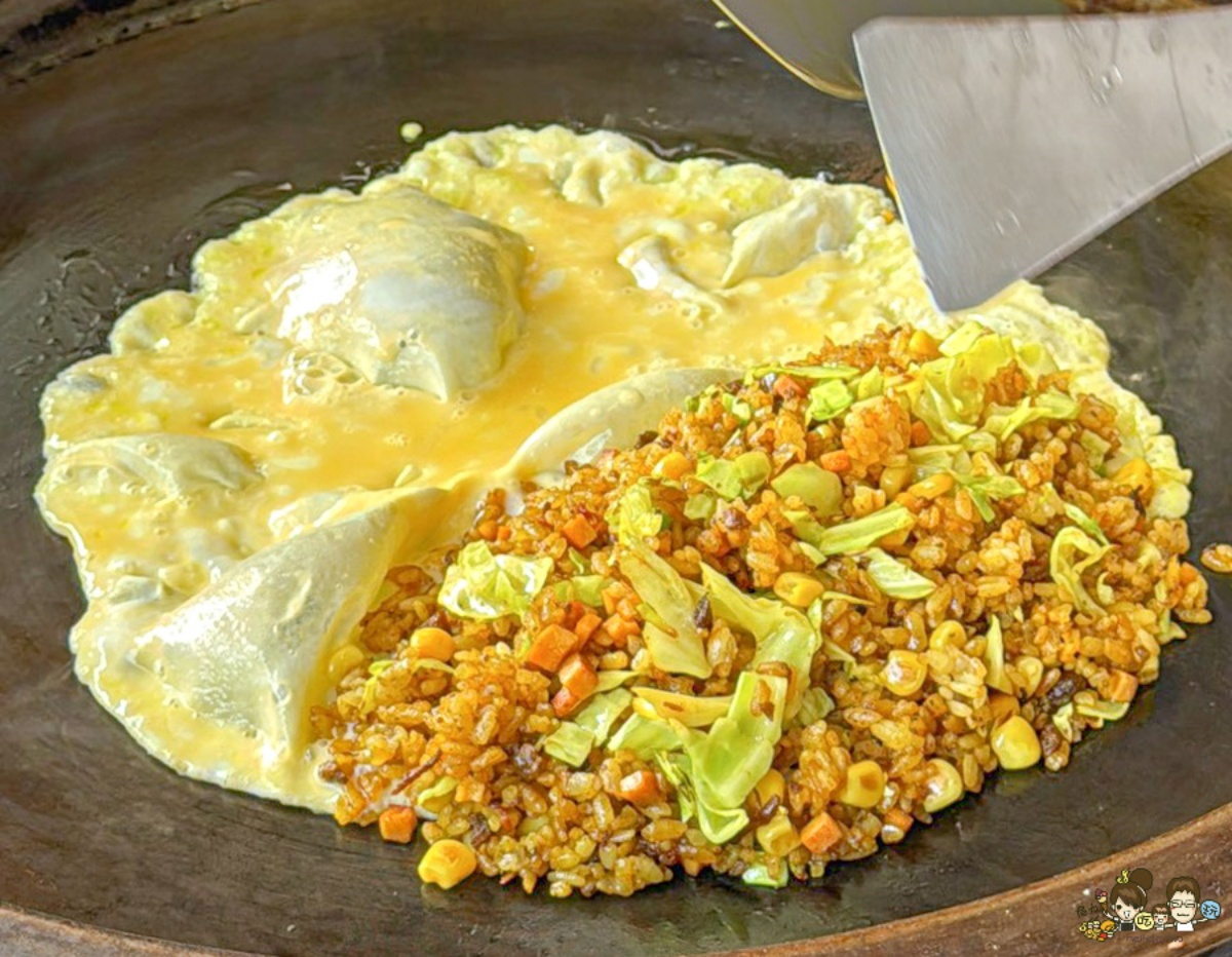 高雄佛心「40元蛋包飯」在這!軟綿蛋包+鐵板炒飯超唰嘴,在地人的月底救星 高雄佛心「40元蛋包飯」在這!軟綿蛋包+鐵板炒飯超唰嘴,在地人的月底救星