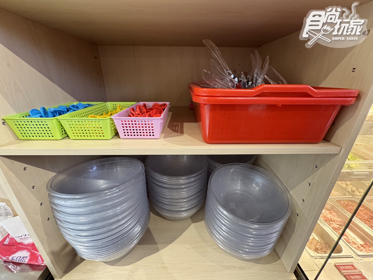 海底撈第1間「平價麻辣燙」來了!50元起爽嗑酸辣粉、牛滑,加碼小菜無限續 海底撈第1間「平價麻辣燙」來了!50元起爽嗑酸辣粉、牛滑,加碼小菜無限續