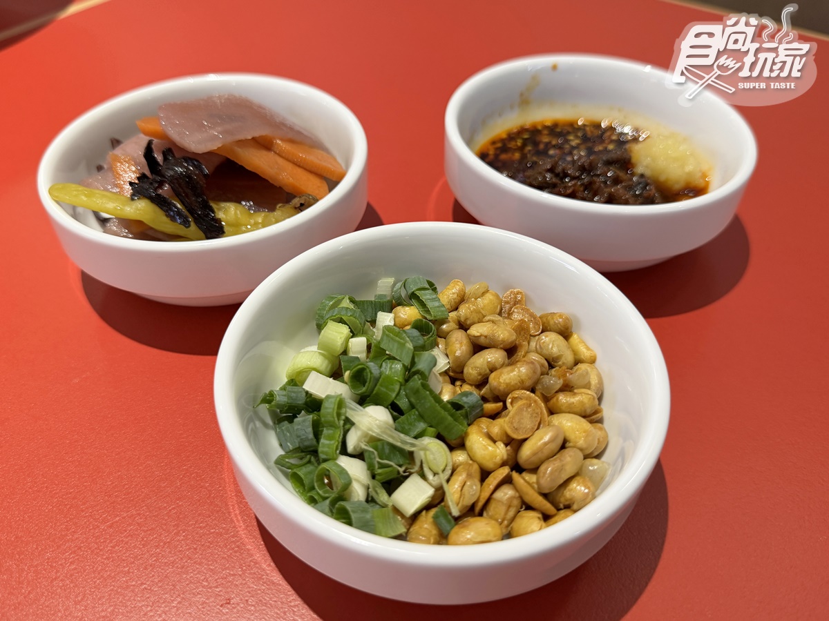 海底撈第1間「平價麻辣燙」來了!50元起爽嗑酸辣粉、牛滑,加碼小菜無限續 海底撈第1間「平價麻辣燙」來了!50元起爽嗑酸辣粉、牛滑,加碼小菜無限續