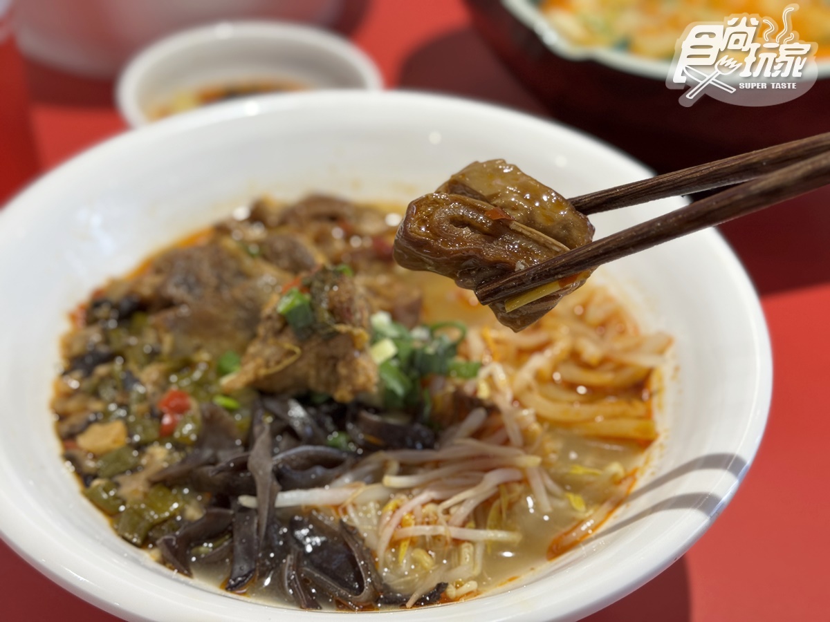 海底撈第1間「平價麻辣燙」來了!50元起爽嗑酸辣粉、牛滑,加碼小菜無限續 海底撈第1間「平價麻辣燙」來了!50元起爽嗑酸辣粉、牛滑,加碼小菜無限續