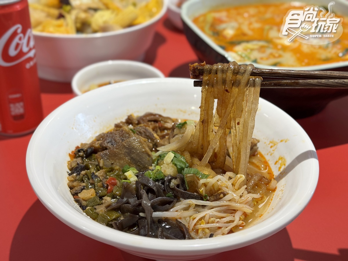 海底撈第1間「平價麻辣燙」來了!50元起爽嗑酸辣粉、牛滑,加碼小菜無限續 海底撈第1間「平價麻辣燙」來了!50元起爽嗑酸辣粉、牛滑,加碼小菜無限續