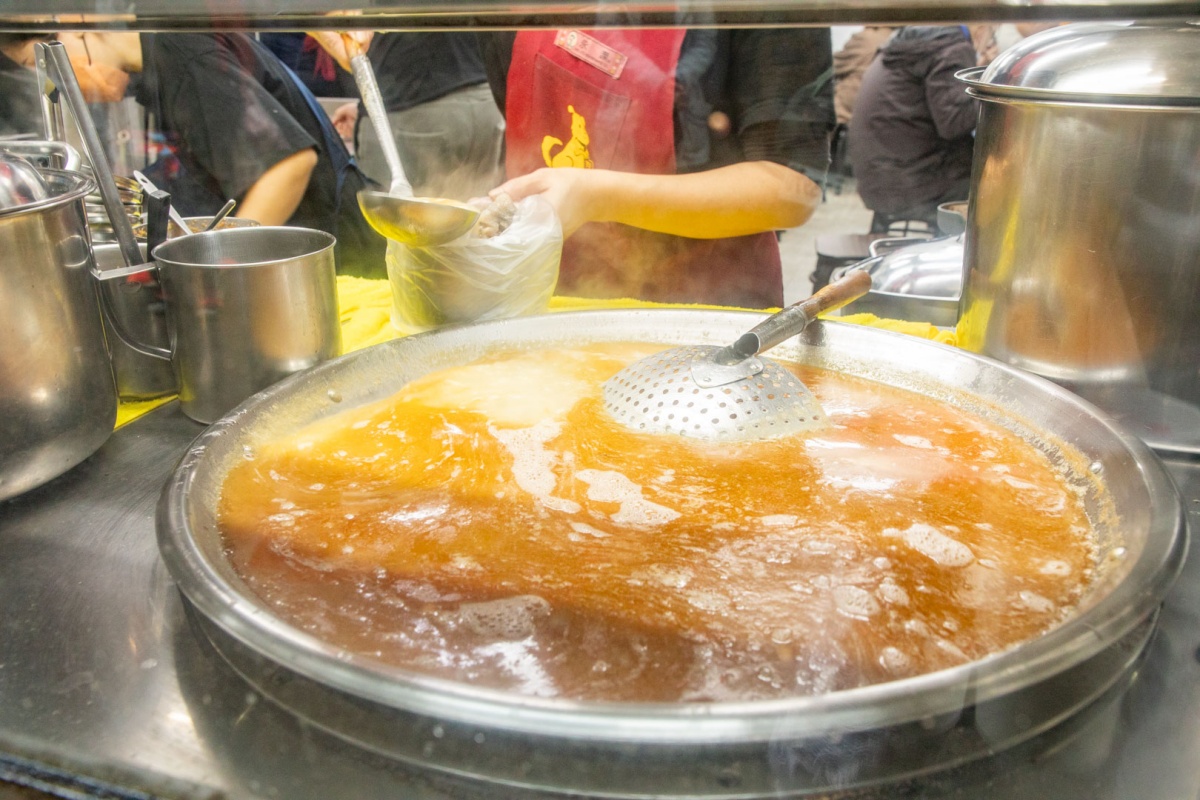 台北最強排隊麻油雞在這!免費續湯人情味滿滿,軟嫩雞腿、脆彈腰子都必點 台北最強排隊麻油雞在這!免費續湯人情味滿滿,軟嫩雞腿、脆彈腰子都必點