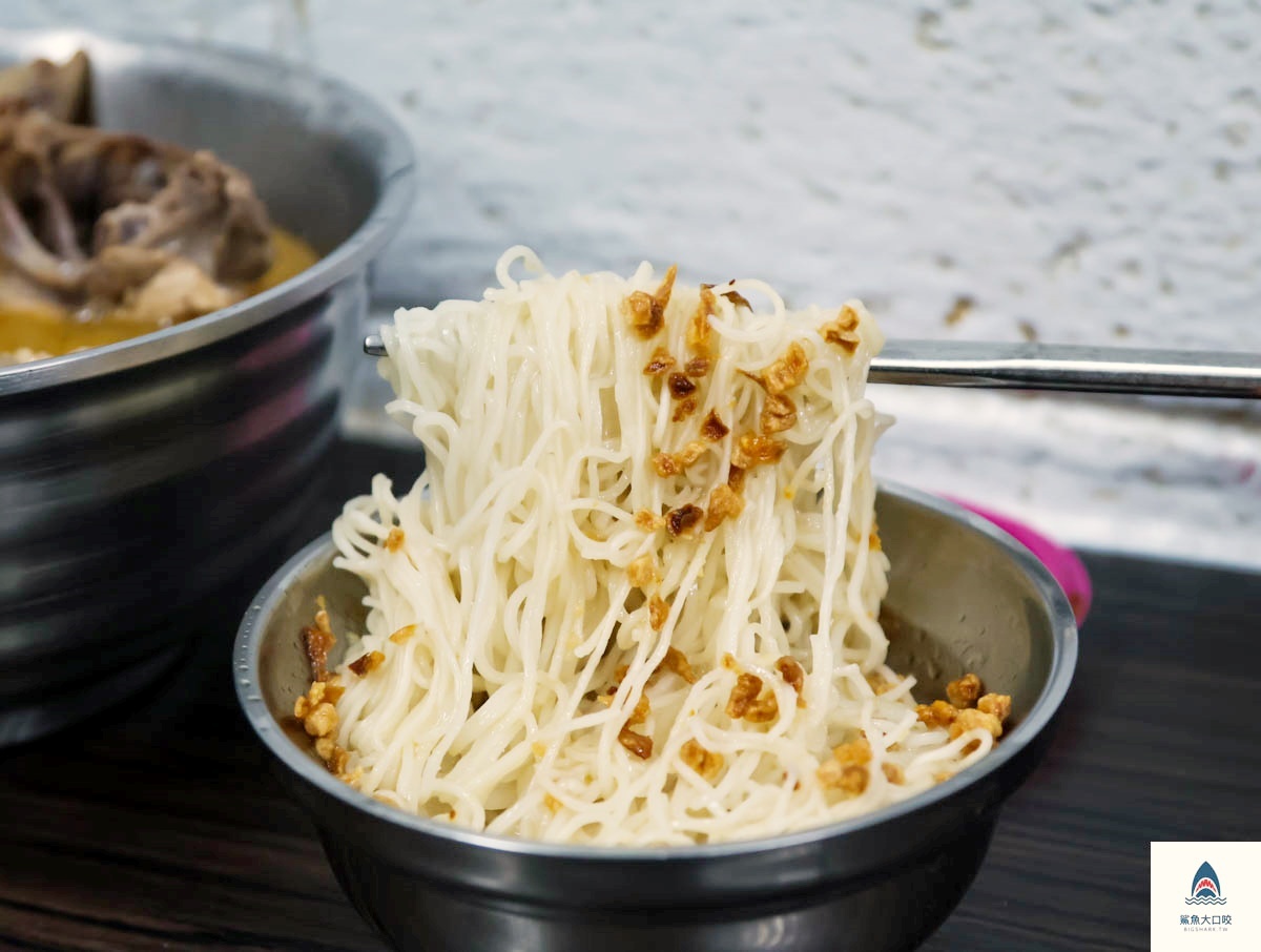 台北最強排隊麻油雞在這!免費續湯人情味滿滿,軟嫩雞腿、脆彈腰子都必點 台北最強排隊麻油雞在這!免費續湯人情味滿滿,軟嫩雞腿、脆彈腰子都必點