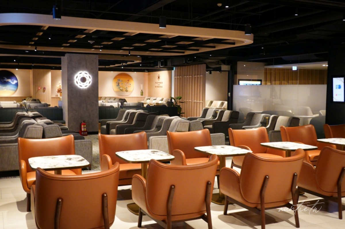 松山機場全新候機室開箱!現煮牛肉麵、台味美食免費吃,網友大推環境舒適 松山機場全新候機室開箱!現煮牛肉麵、台味美食免費吃,網友大推環境舒適