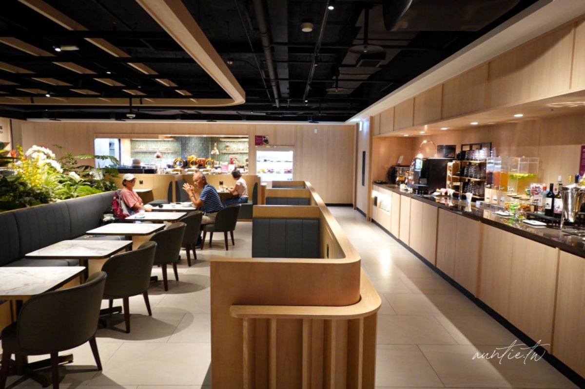 松山機場全新候機室開箱!現煮牛肉麵、台味美食免費吃,網友大推環境舒適 松山機場全新候機室開箱!現煮牛肉麵、台味美食免費吃,網友大推環境舒適