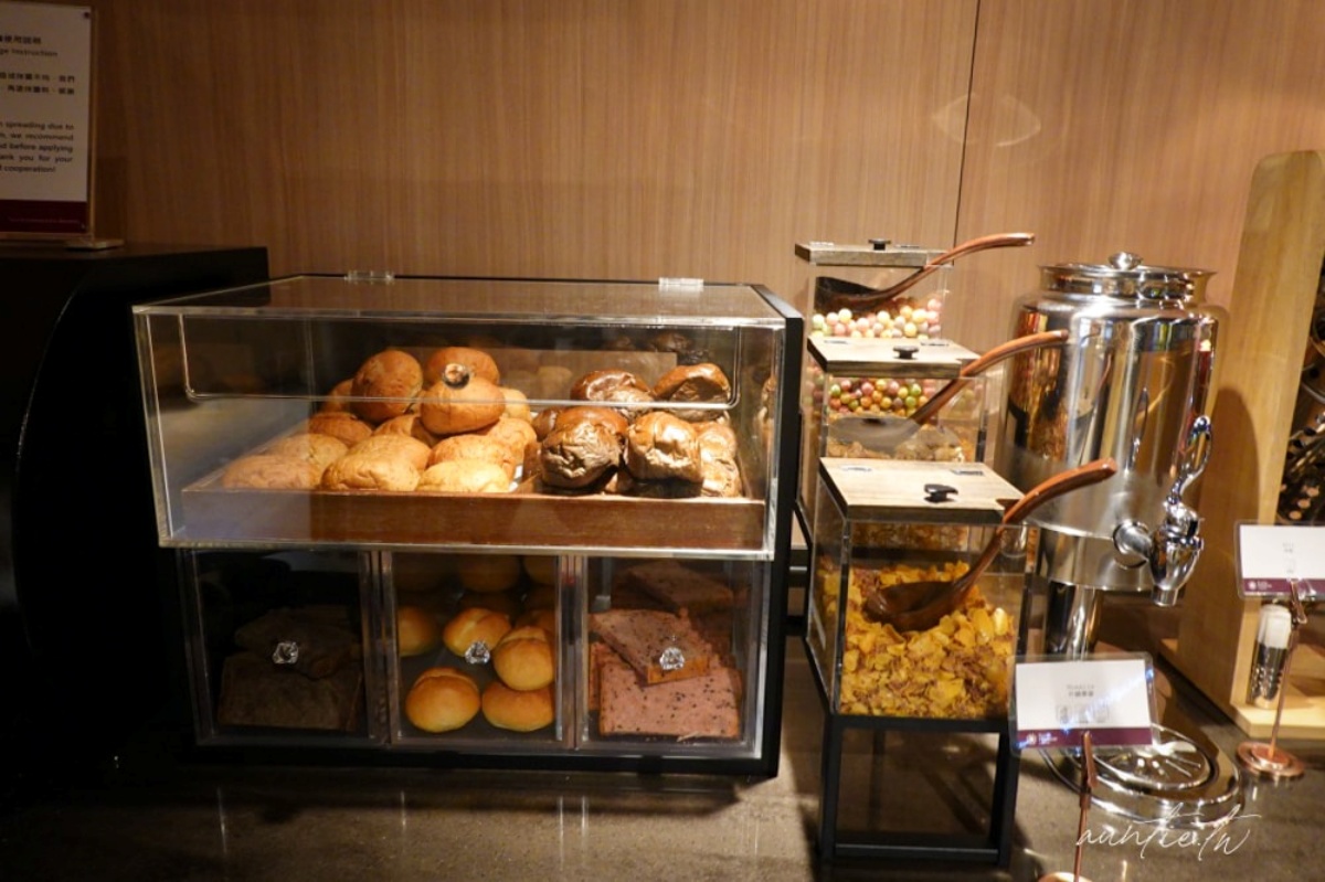 松山機場全新候機室開箱!現煮牛肉麵、台味美食免費吃,網友大推環境舒適 松山機場全新候機室開箱!現煮牛肉麵、台味美食免費吃,網友大推環境舒適