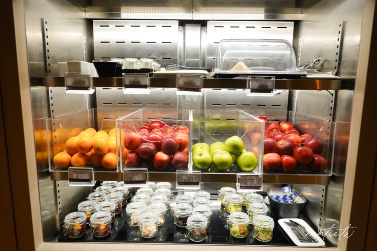 松山機場全新候機室開箱!現煮牛肉麵、台味美食免費吃,網友大推環境舒適 松山機場全新候機室開箱!現煮牛肉麵、台味美食免費吃,網友大推環境舒適