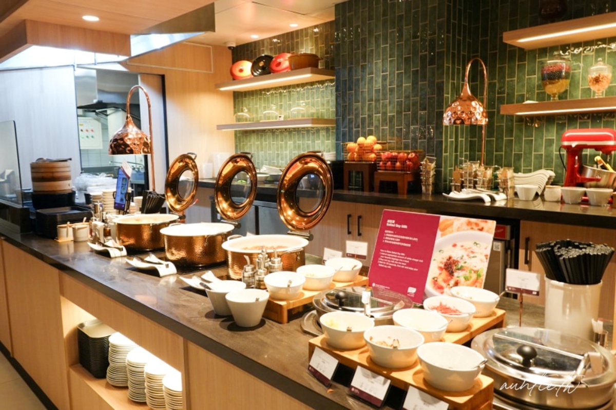 松山機場全新候機室開箱!現煮牛肉麵、台味美食免費吃,網友大推環境舒適 松山機場全新候機室開箱!現煮牛肉麵、台味美食免費吃,網友大推環境舒適