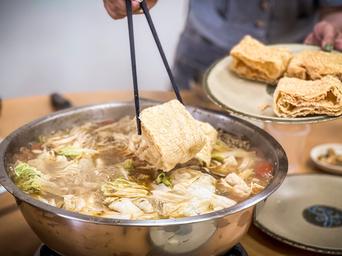 桃園人激推!大分量「鐵盆番茄牛肉鍋」人氣夯,濃郁湯頭一撈滿滿都是料 桃園人激推!大分量「鐵盆番茄牛肉鍋」人氣夯,濃郁湯頭一撈滿滿都是料