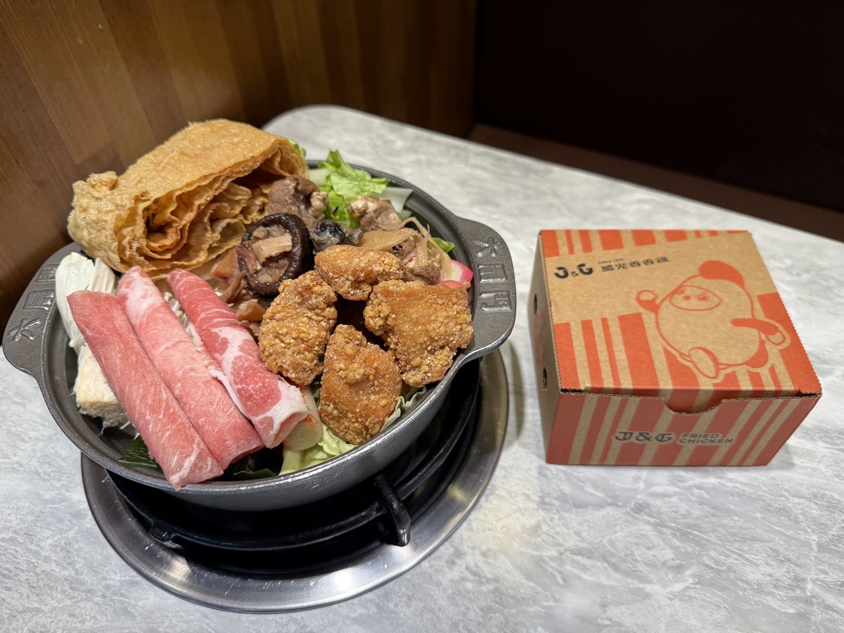 「六扇門X繼光香香雞」聯名!230元起爽嗑炸雞鍋,爆米花、霜淇淋吃到飽 「六扇門X繼光香香雞」聯名!230元起爽嗑炸雞鍋,爆米花、霜淇淋吃到飽