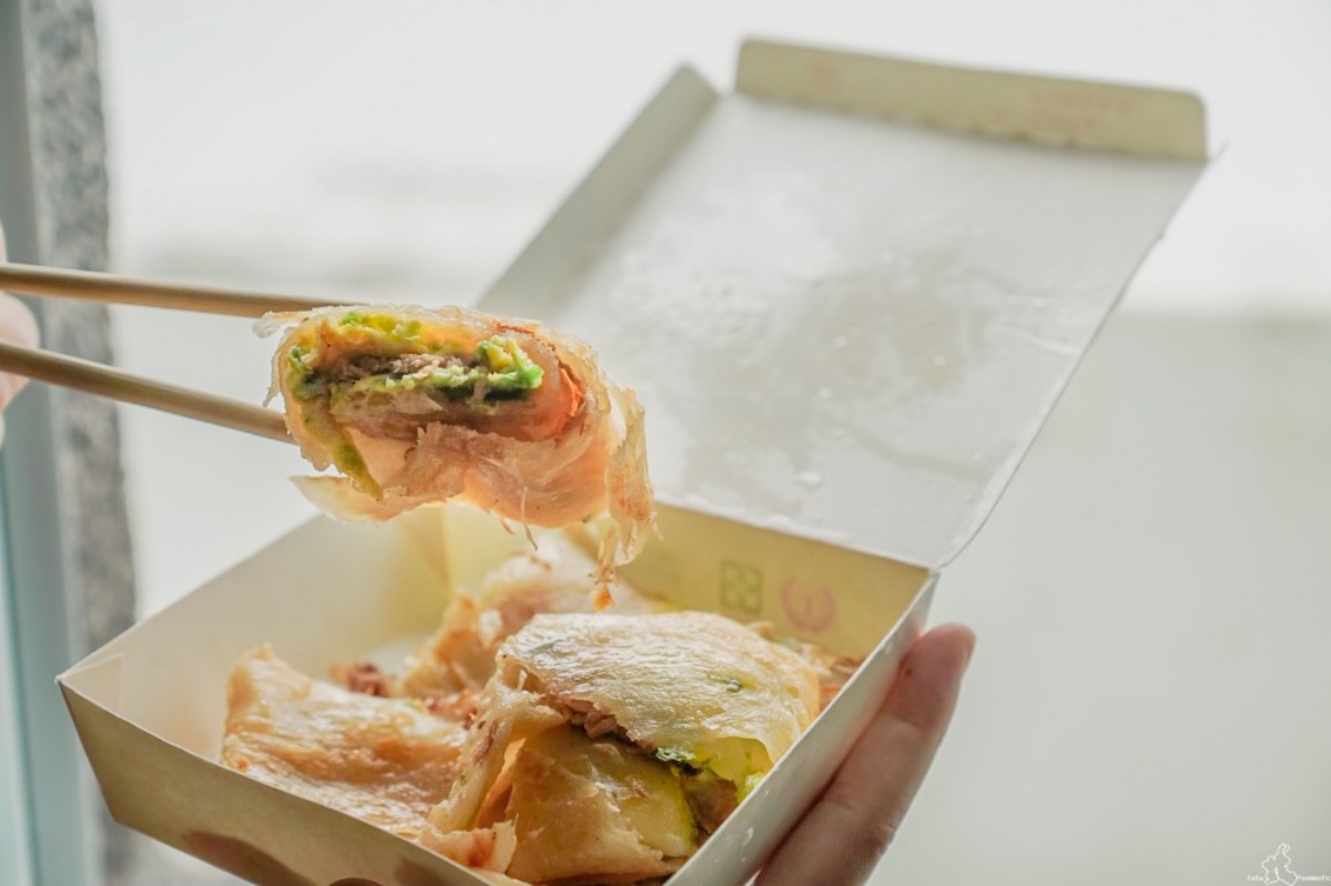 綠島限定美食都在這！整隻炸飛魚丼飯、海草系蔥抓餅，沒吃別說你來過