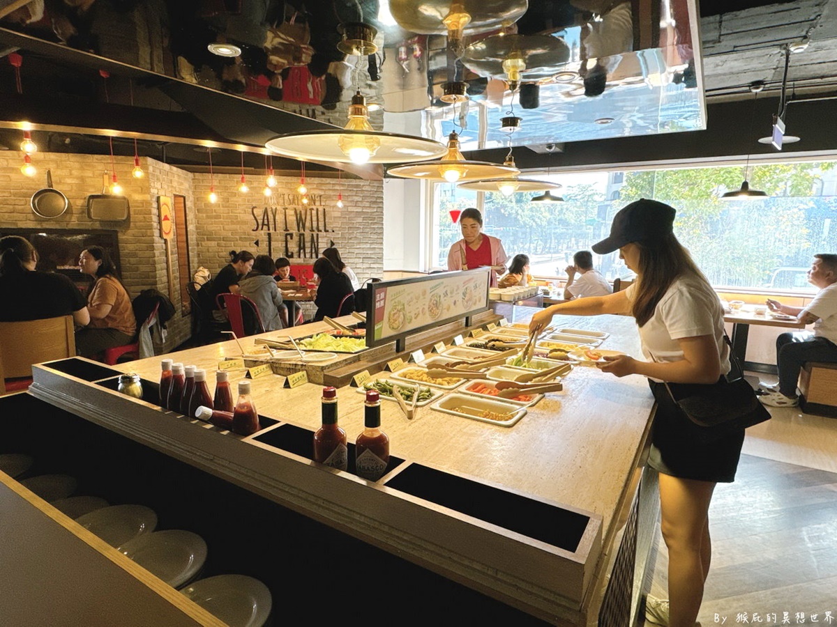 全台唯一「必勝客歡樂吧」開幕!479元披薩烤雞吃到飽,199元無限暢飲 全台唯一「必勝客歡樂吧」開幕!479元披薩烤雞吃到飽,199元無限暢飲