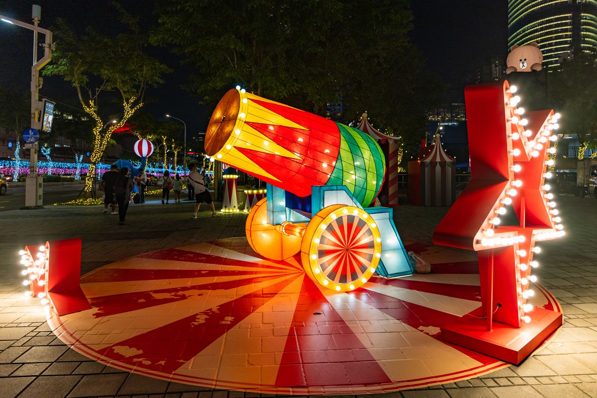 趣味馬戲裝置率先開箱!搶先直擊耶誕亮點,必拍超萌水獺「阿特」 趣味馬戲裝置率先開箱!搶先直擊耶誕亮點,必拍超萌水獺「阿特」