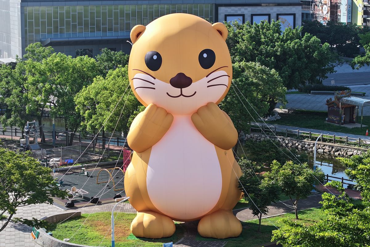 趣味馬戲裝置率先開箱!搶先直擊耶誕亮點,必拍超萌水獺「阿特」 趣味馬戲裝置率先開箱!搶先直擊耶誕亮點,必拍超萌水獺「阿特」