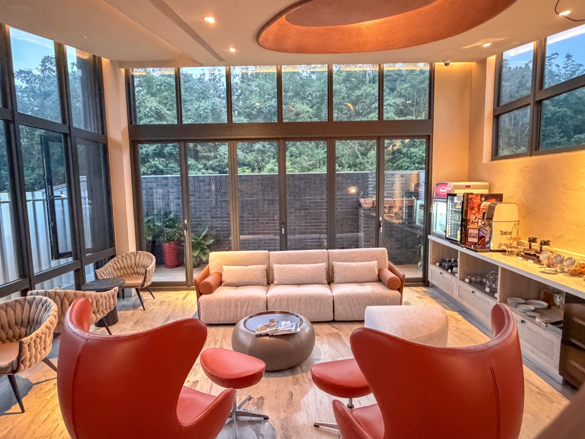 入住全台最夢幻玻璃屋！南投森林系住宿11選，秋冬泡湯、賞落羽松一次滿足