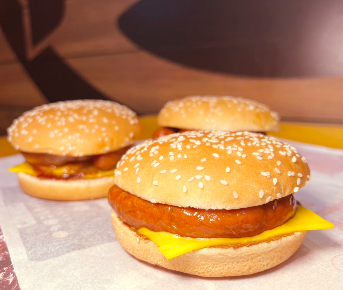 漢堡王「小華堡買一送一」!超狂「捲捲德腸堡」強勢回歸,加碼摩斯買10送10 漢堡王「小華堡買一送一」!超狂「捲捲德腸堡」強勢回歸,加碼摩斯買10送10