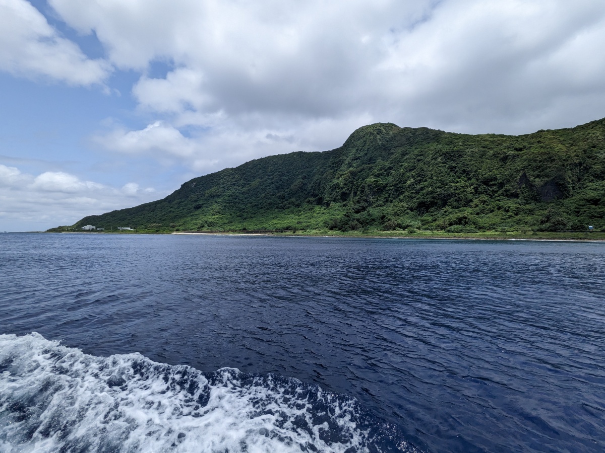 綠島限定美食都在這！整隻炸飛魚丼飯、海草系蔥抓餅，沒吃別說你來過