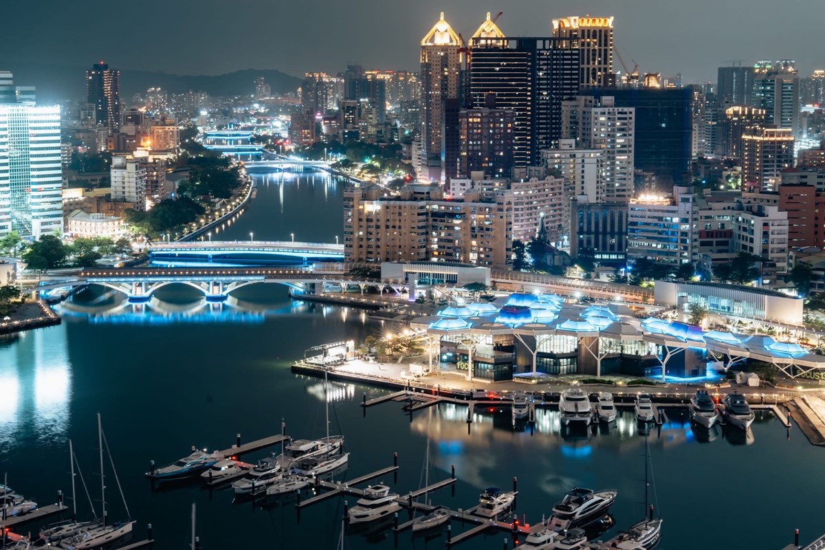 TWICE高雄打卡地圖!7大應援地標、票根優惠一次看,周邊美食推薦快收藏 TWICE高雄打卡地圖!7大應援地標、票根優惠一次看,周邊美食推薦快收藏